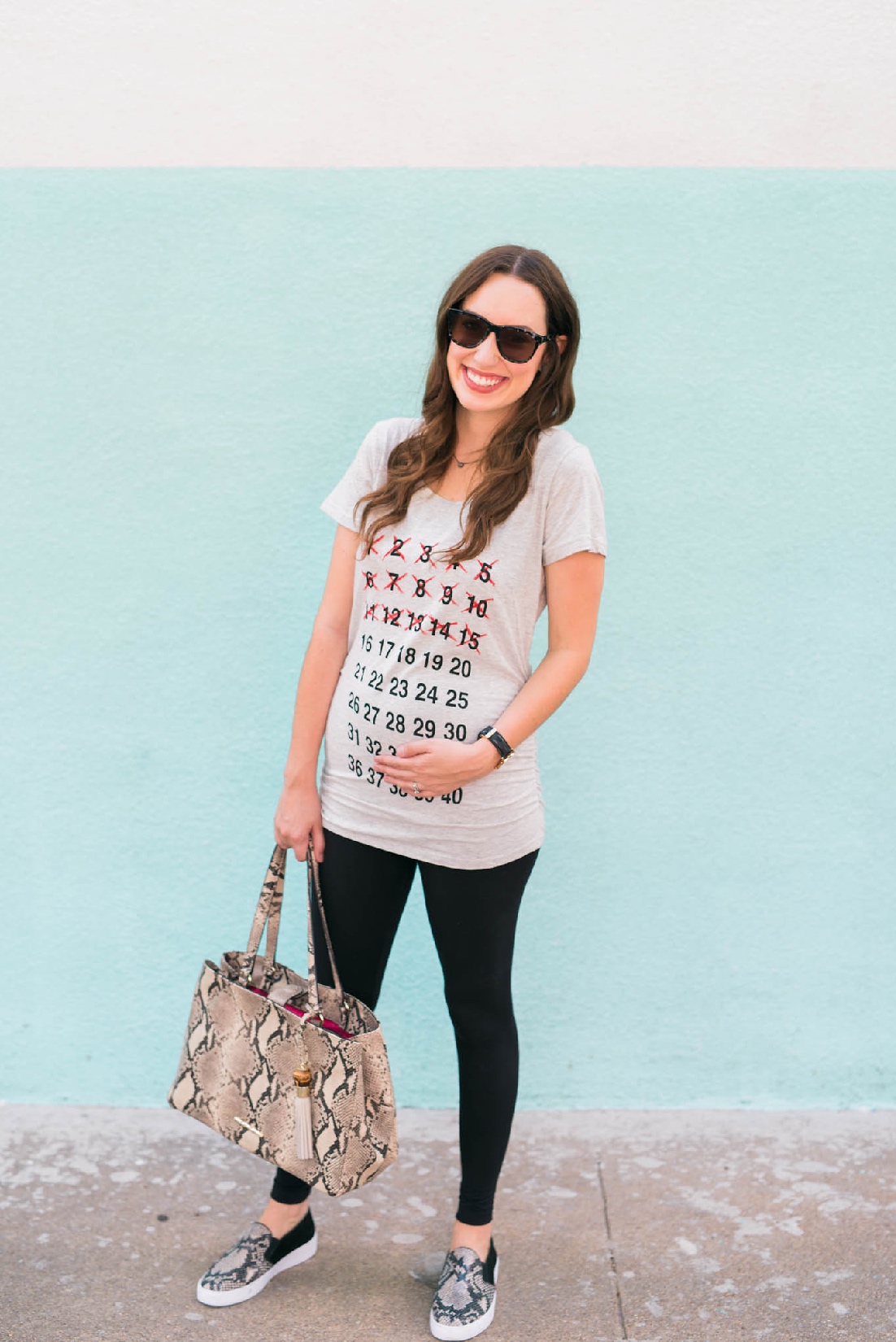 maternity weekly countdown tee, pregnancy countdown top, pea in the pod leggings, what to wear with maternity leggings, vionic snake sneakers, elaine turner snake printed tote purse, alice kerley, lone star looking glass