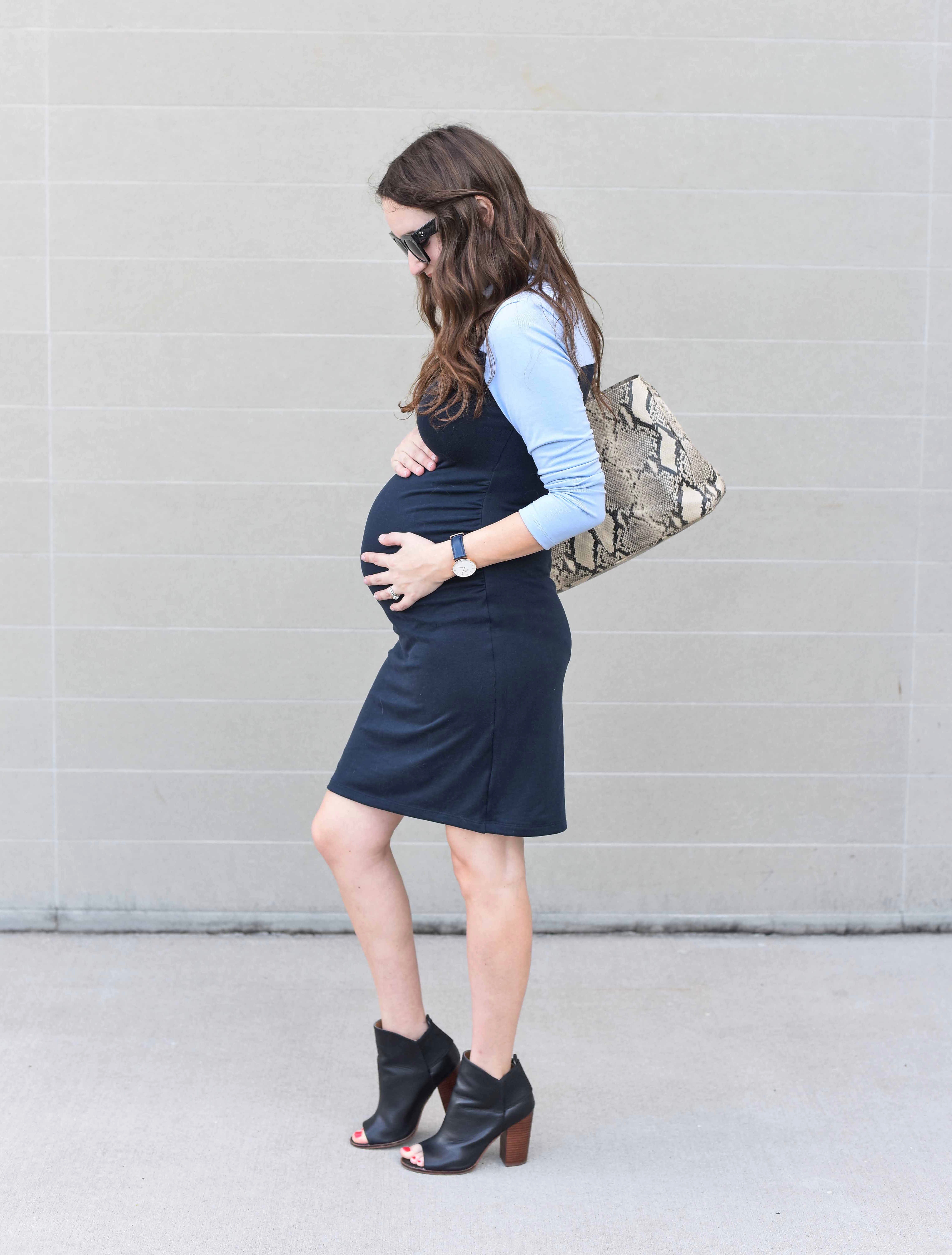 Lone Star Looking Glass, a Texas fashion blow, styles a blue colorblocked maternity dress from Stowaway at 28 weeks pregnant.