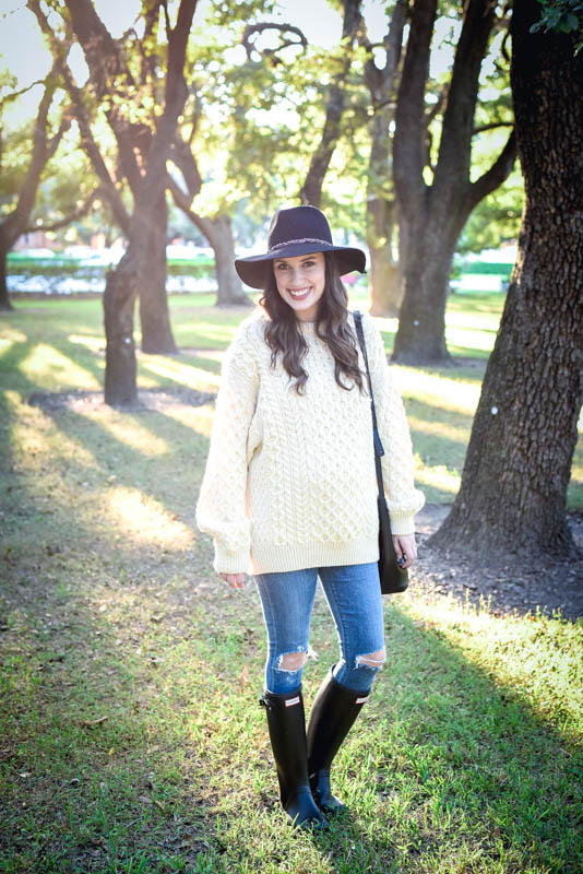 Texas style blogger Alice Kerley styles a vintage Irish Fisherman Sweater with Hunter Rain Boots for Fall.
