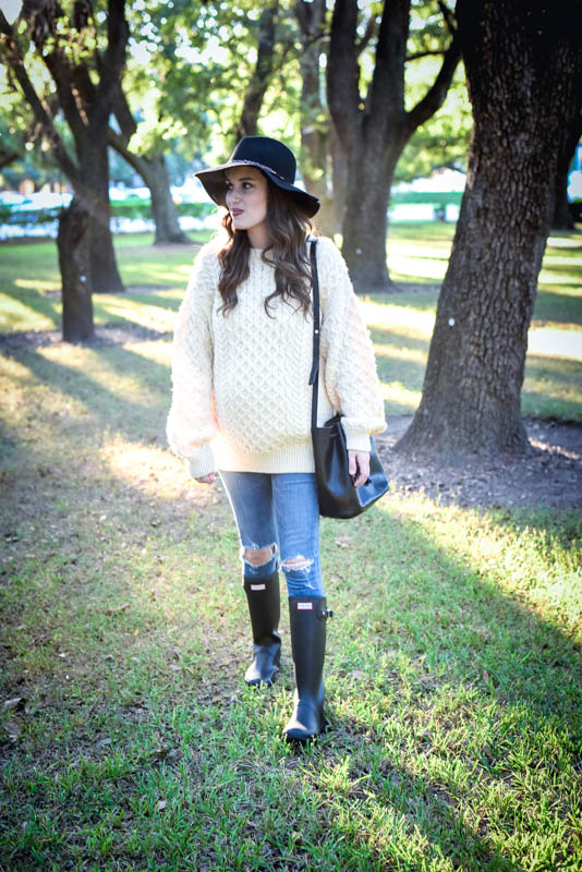 Texas style blogger Alice Kerley styles a vintage Irish Fisherman Sweater with Hunter Rain Boots for Fall.