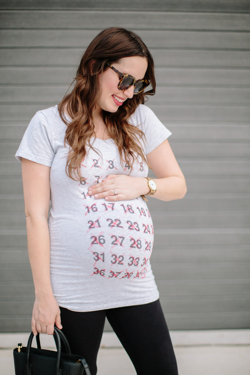 What to wear at 40 weeks pregnant, maternity outfit inspiration in a maternity countdown tee.