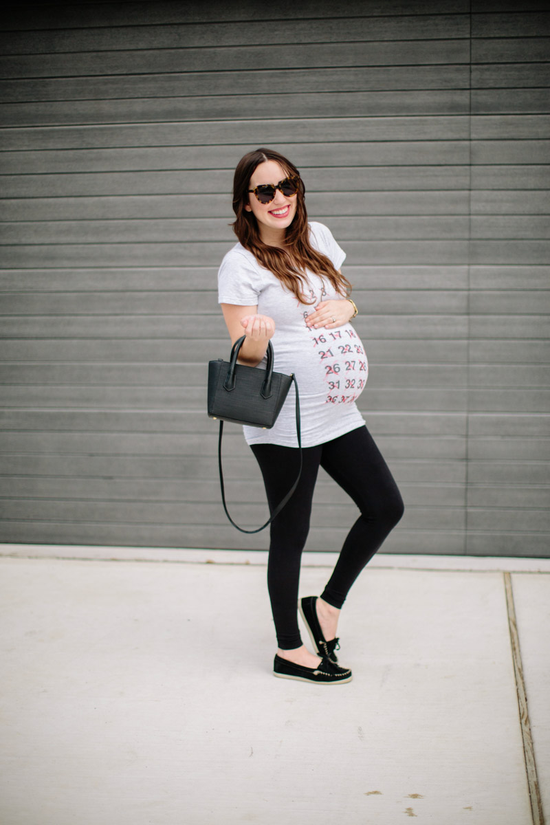 What to wear at 40 weeks pregnant, maternity outfit inspiration in a maternity countdown tee.