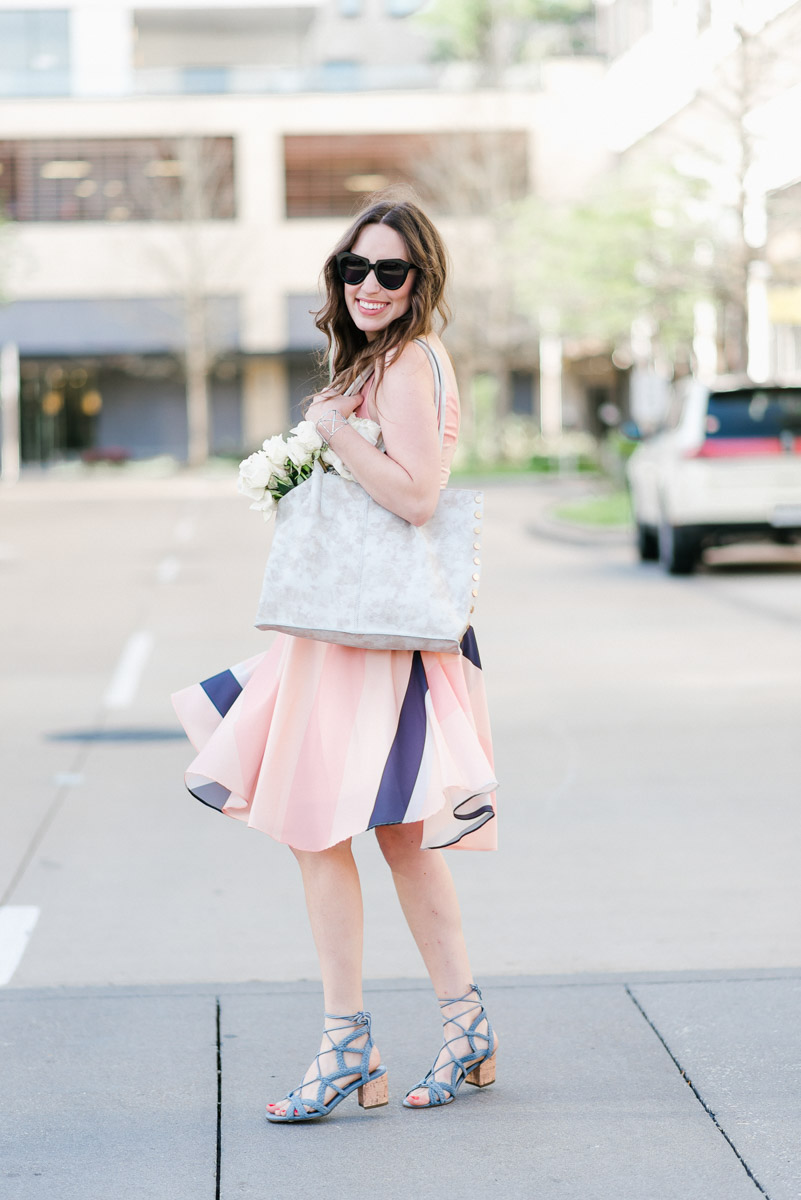 Houston fashion blogger styles a Papercrown pink striped dress with a white Hammit tote bag.x