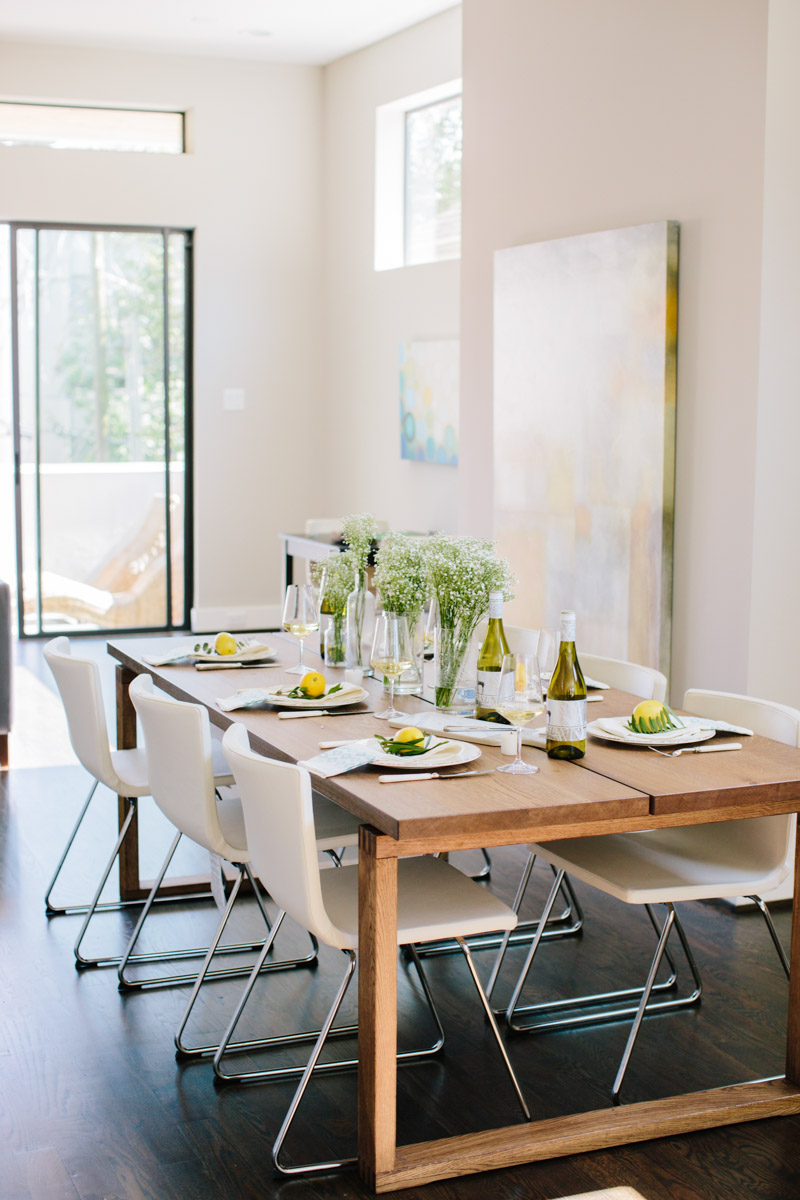 Indoor summer table setting ideas with Rueda Verdejo Wine.