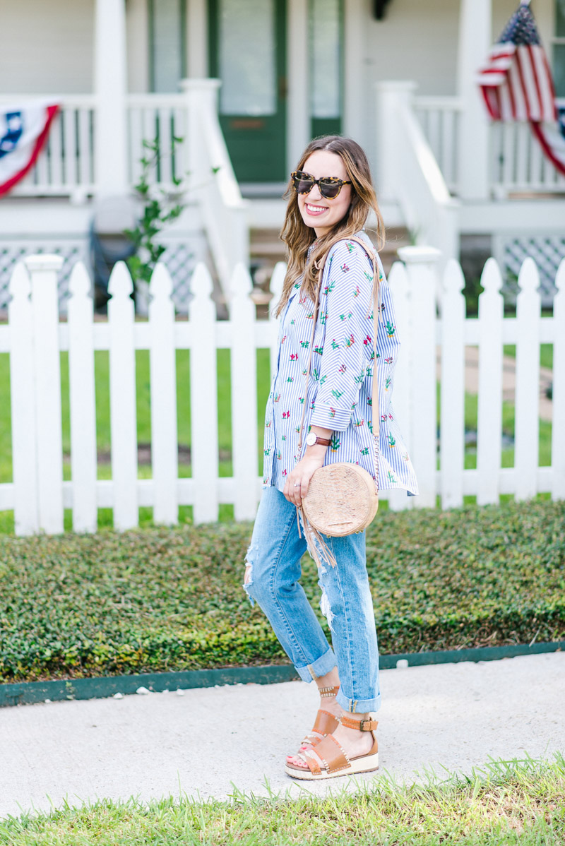 Houston fashion blogger shares laid back weekend style on Lone Star Looking Glass.