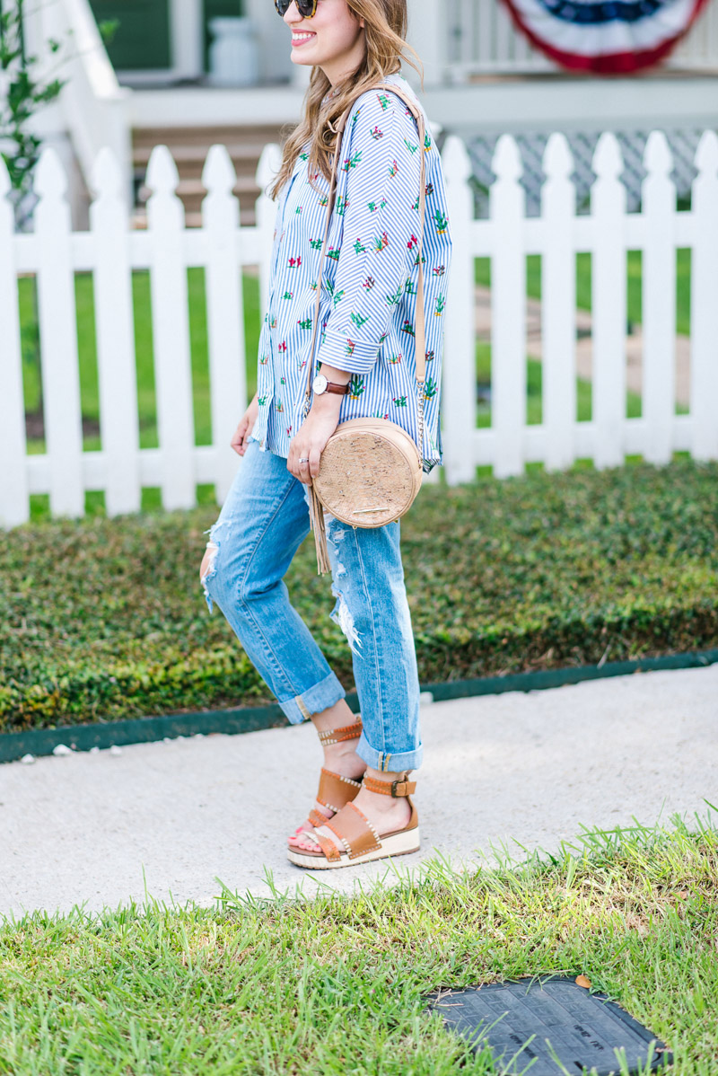 Houston fashion blogger shares laid back weekend style on Lone Star Looking Glass.