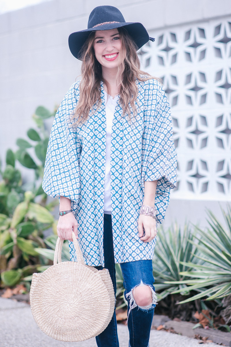Boho Outfit Ideas: Vintage Kimono & distressed denim
