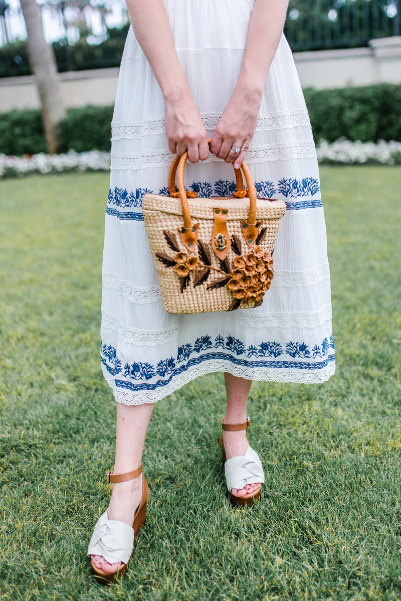 Houston fashion blogger styles a vintage picnic purse from Cheeky Vintage with Seychelles wedges.
