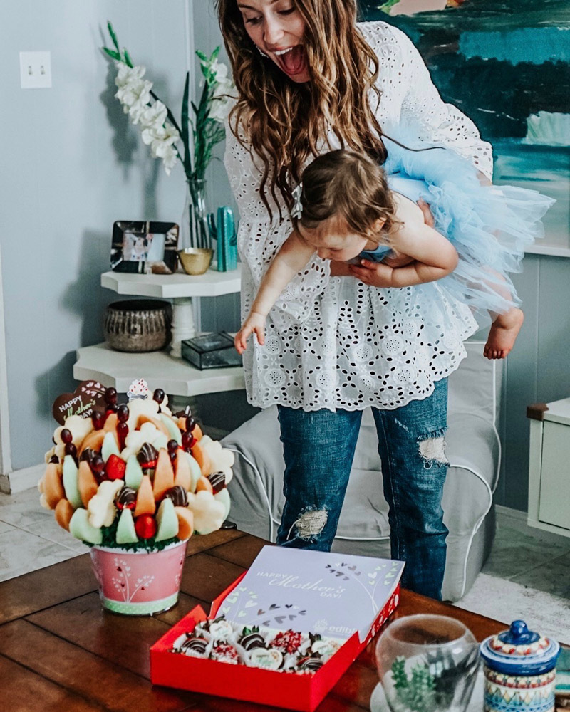 Texas lifestyle blogger shares mother's day gift ideas with Edible Arrangements.