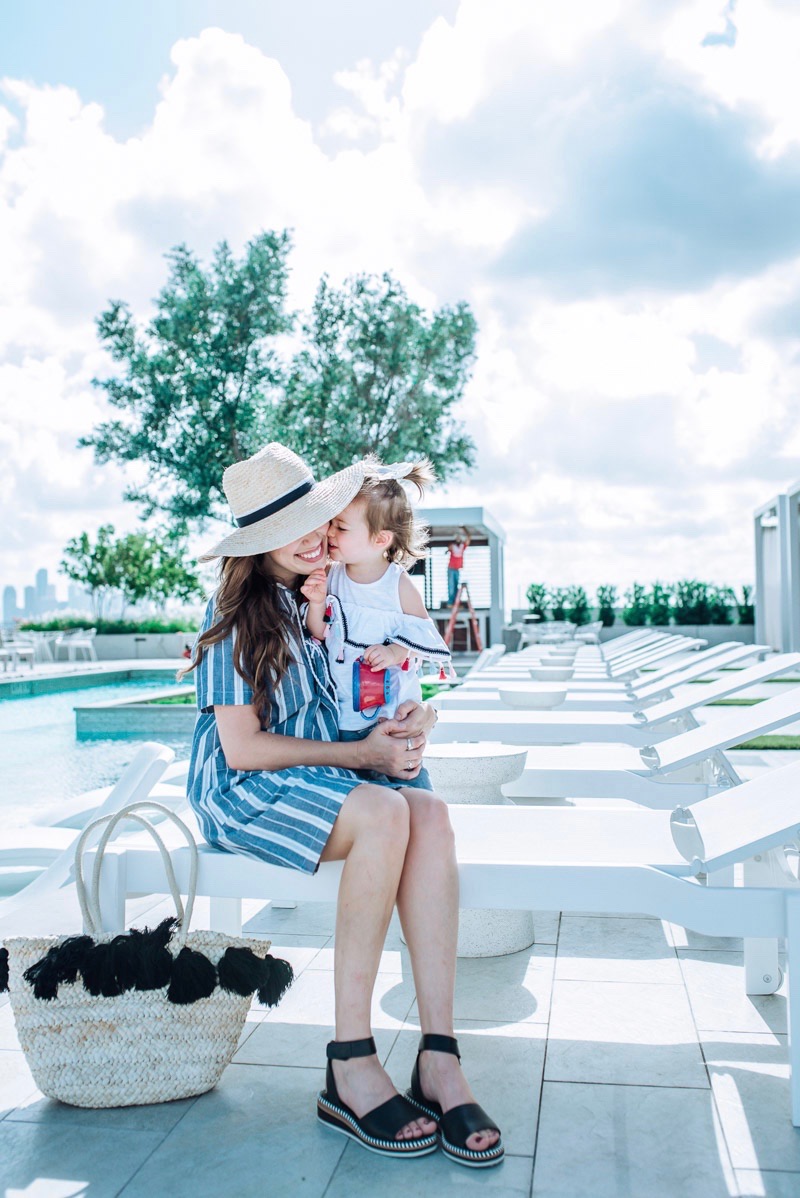 Houston blogger shares mother-daugther resort style with Mud Pie Gift.