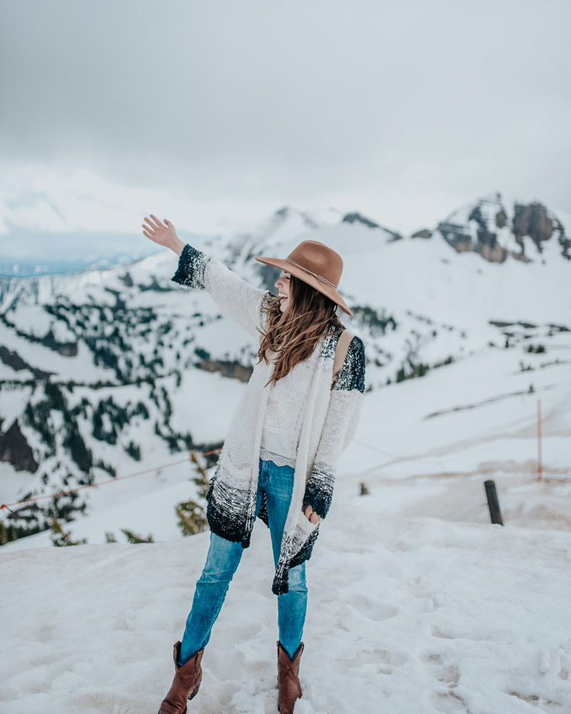Jackson Hole Wyoming Travel Guide - Cute Mountain Outfits | The Ultimate Jackson Hole Travel Guide featured by top US travel blog, Lone Star Looking Glass