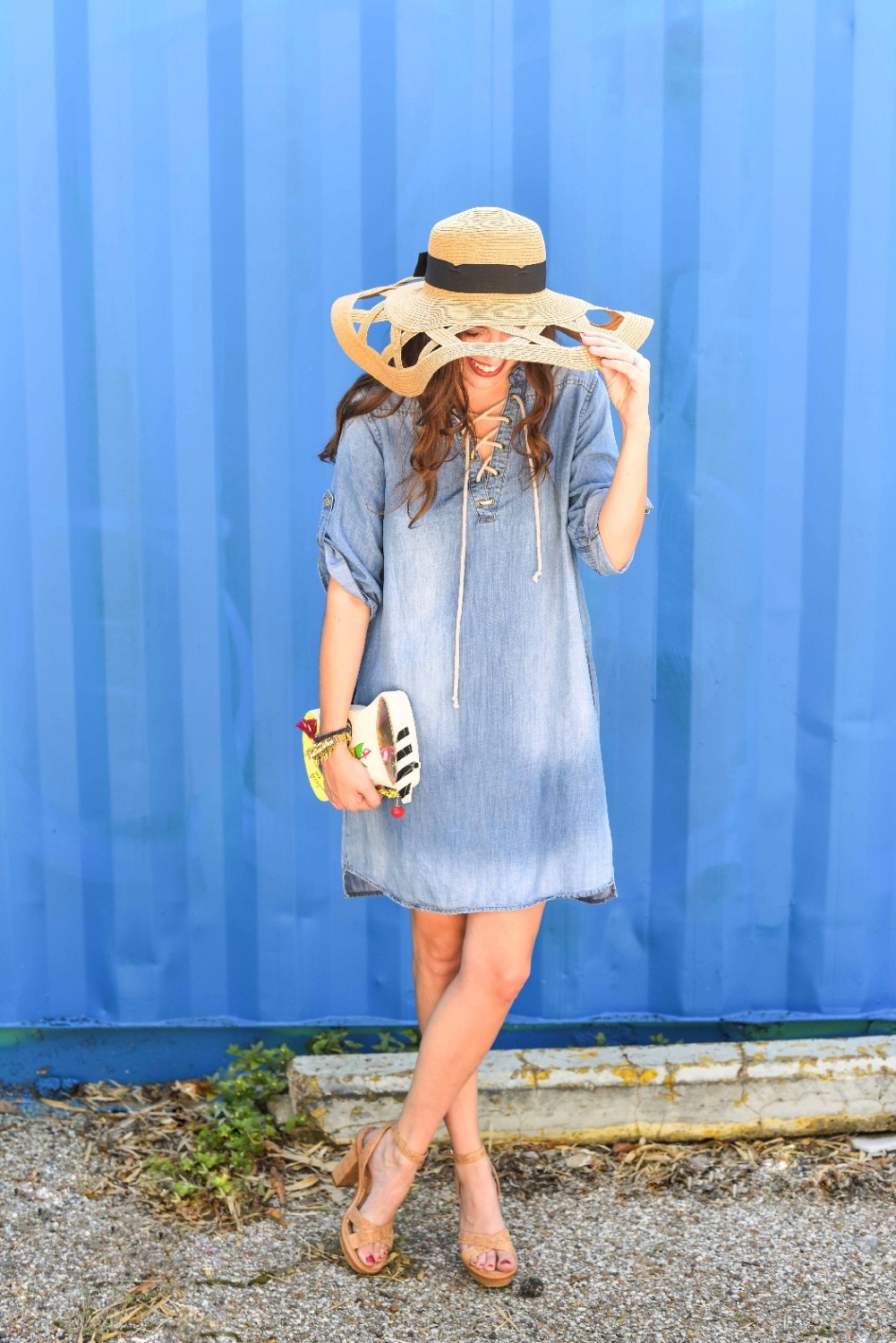 anthropologie chambray tie up dress, cute chambray dresses, how to wear chambray dresses, chambray shift dress, cutout floppy hat, modcloth straw hat
