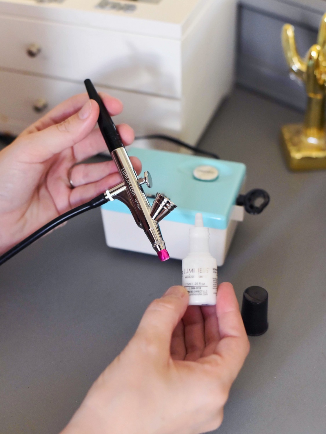 How to Apply Airbrush Makeup: An easy airbrush makeup tutorial with Luminess Air.