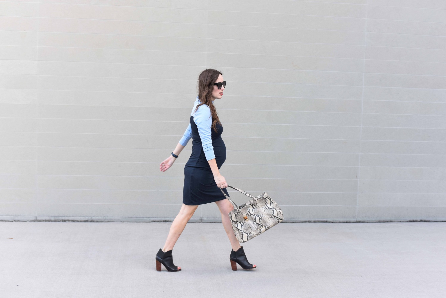 Lone Star Looking Glass, a Texas fashion blow, styles a blue colorblocked maternity dress from Stowaway at 28 weeks pregnant.