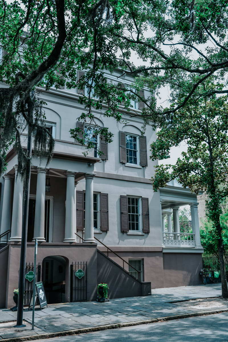 Savannah Travel Guide: Juliette Gordon Low Birthplace | | Fun Things to Do in Savannah GA featured by top US travel blog, Lone Star Looking Glass