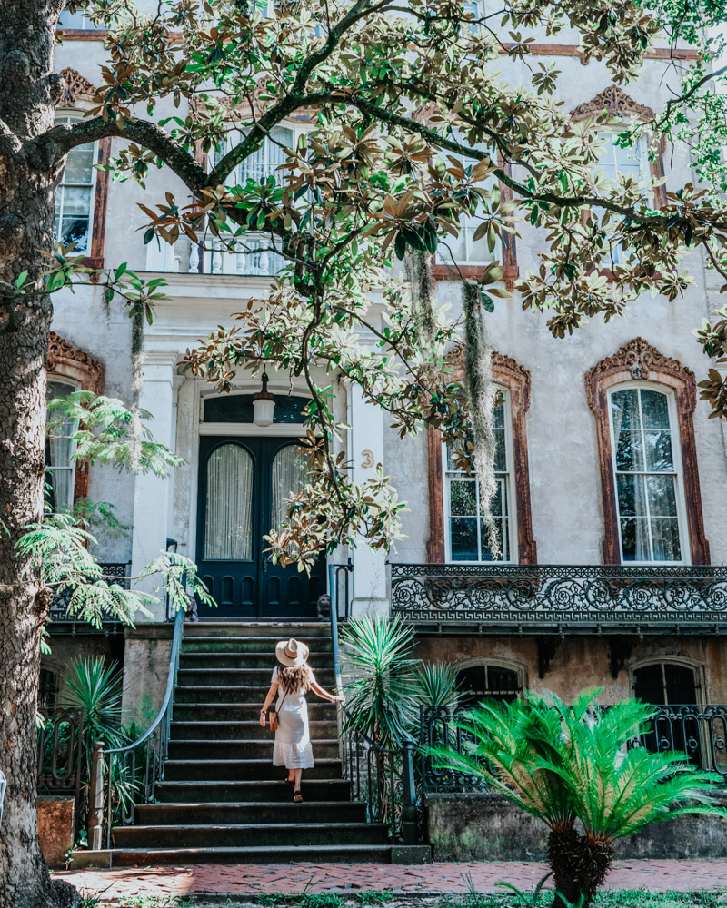 Savannah Georgia Travel Guide - Best Instagram Spots in Savannah | Fun Things to Do in Savannah GA featured by top US travel blog, Lone Star Looking Glass