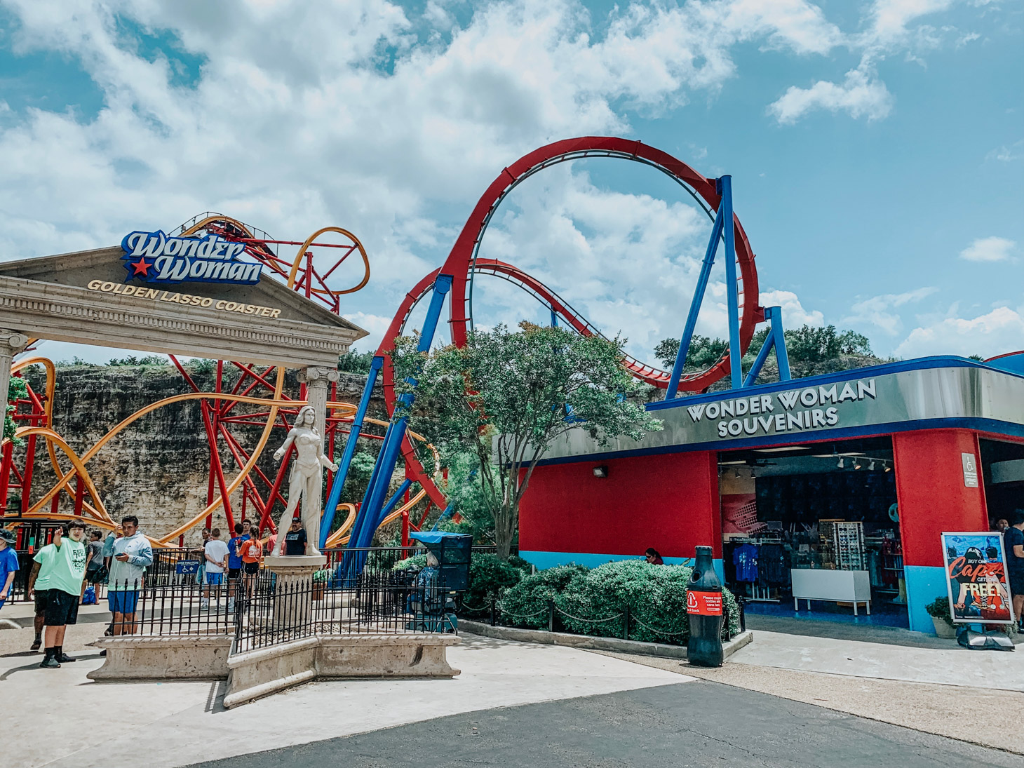 Tips to visit 6 flags fiesta Texas with a toddler, featured by top US travel blog, Lone Star Looking Glass