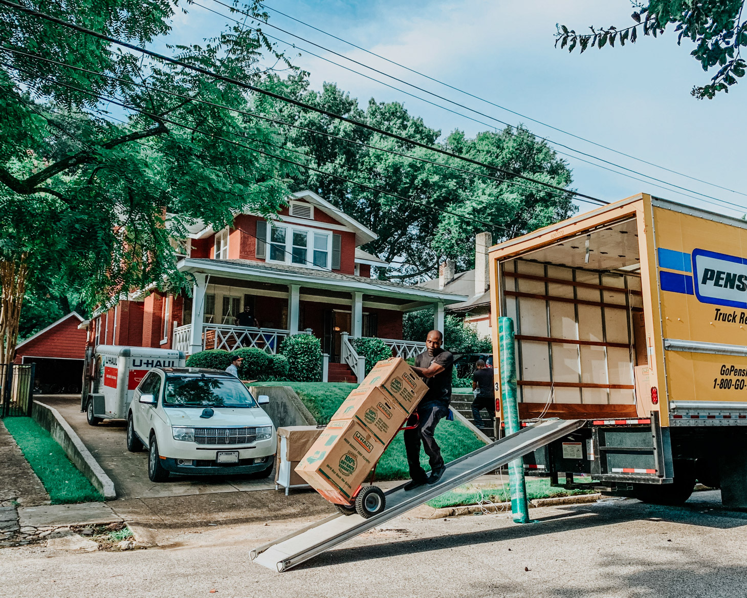 How to Save Money While Moving, UHaul review featured by top US lifestyle blog, Lone Star Looking Glass