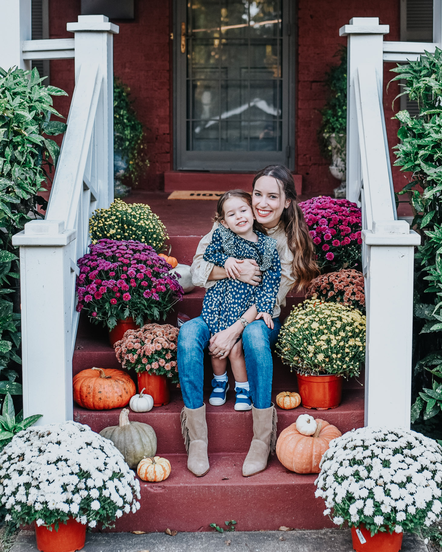 Front Porch Fall Decor featured by top US lifestyle blog, Lone Star Looking Glass