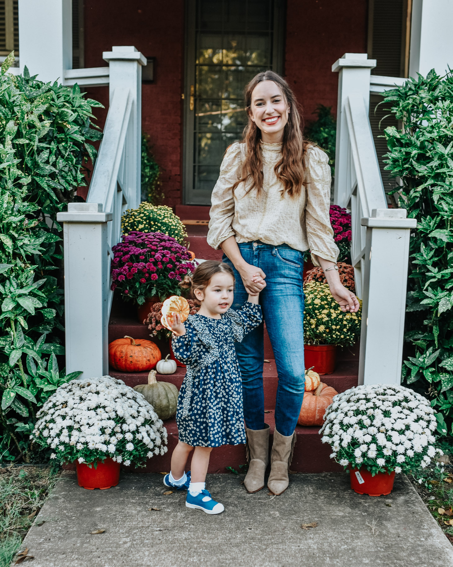 Front Porch Fall Decor featured by top US lifestyle blog, Lone Star Looking Glass
