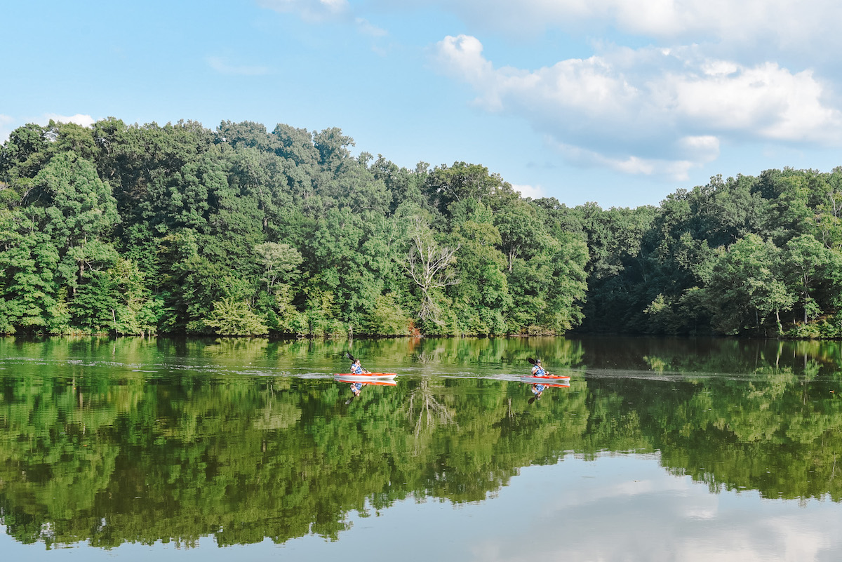 Kayaking for Beginners by poplar Memphis lifestyle blog, Lone Star Looking Glass: image of a husband and wife kayaking on a lake. 